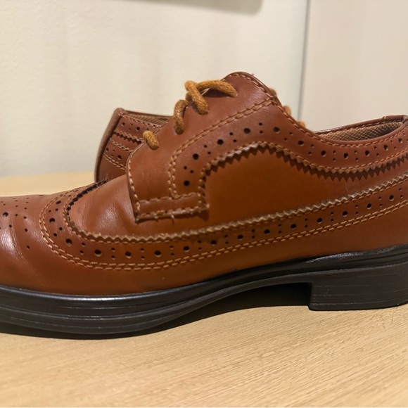 ACE Boys’ Oxford Dress Shoes – Size 1.5M – Brown Wingtip - Picture 4 of 7